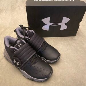 UNDER ARMOUR BIG BOYS SZ 5-6-7